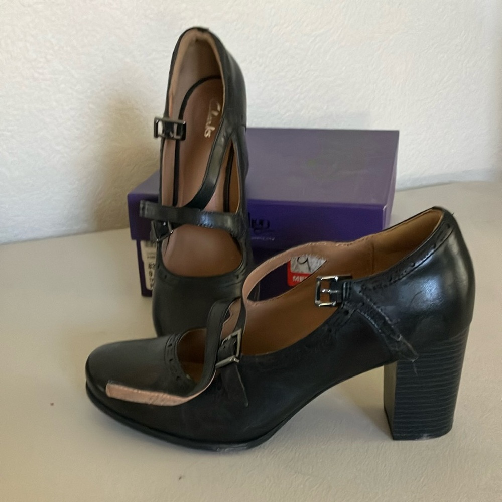 Clarks Women's Black leather Mary Jane Heels